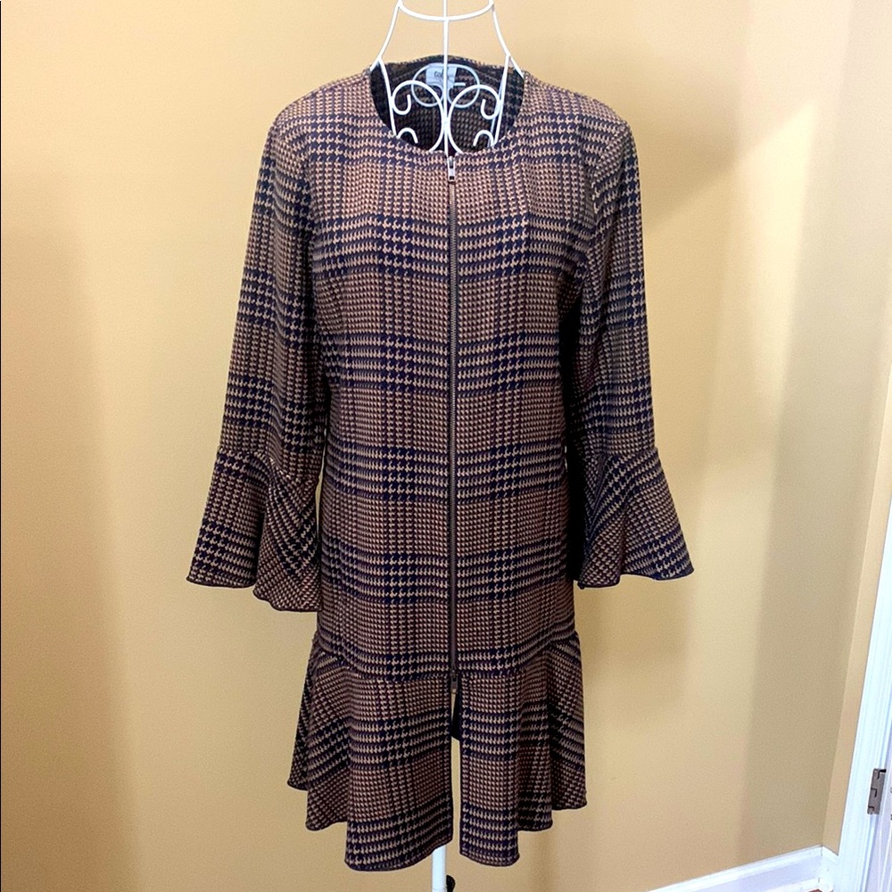 Cabi Brown and Navy Jacket
Armpit to Armpit 18 in
Length 34 in
EUC